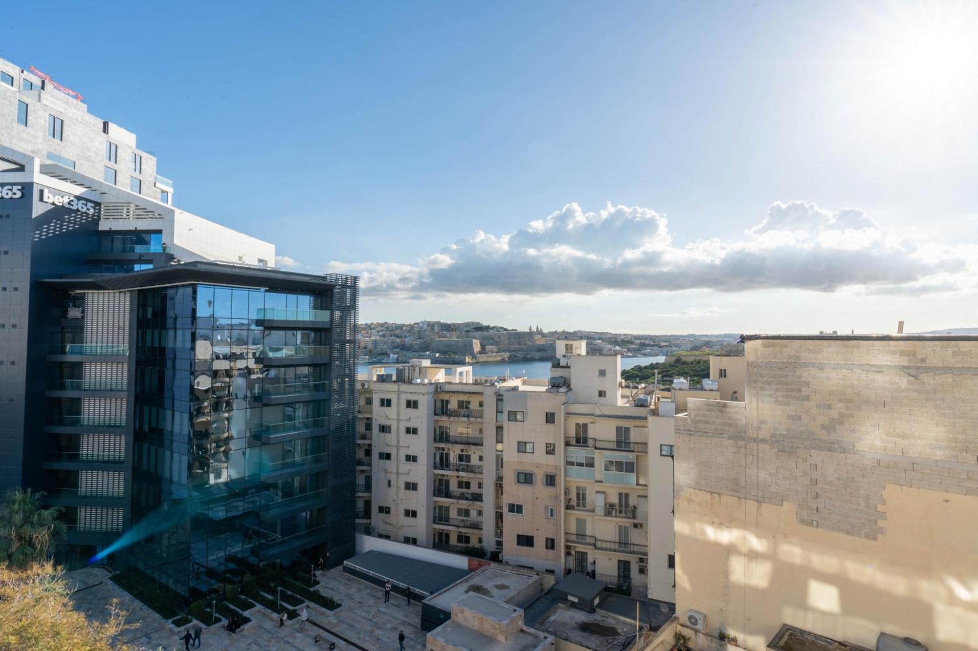 A20 - 5 Mins Walk To Valletta Ferry - Shopping Mall And Bay By Quicktrips Apartment Sliema